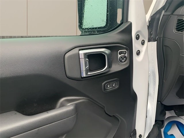 2025 Jeep JL Wrangler - Image 17 of 21
