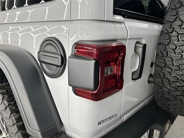 2025 Jeep JL Wrangler - Image 13 of 21