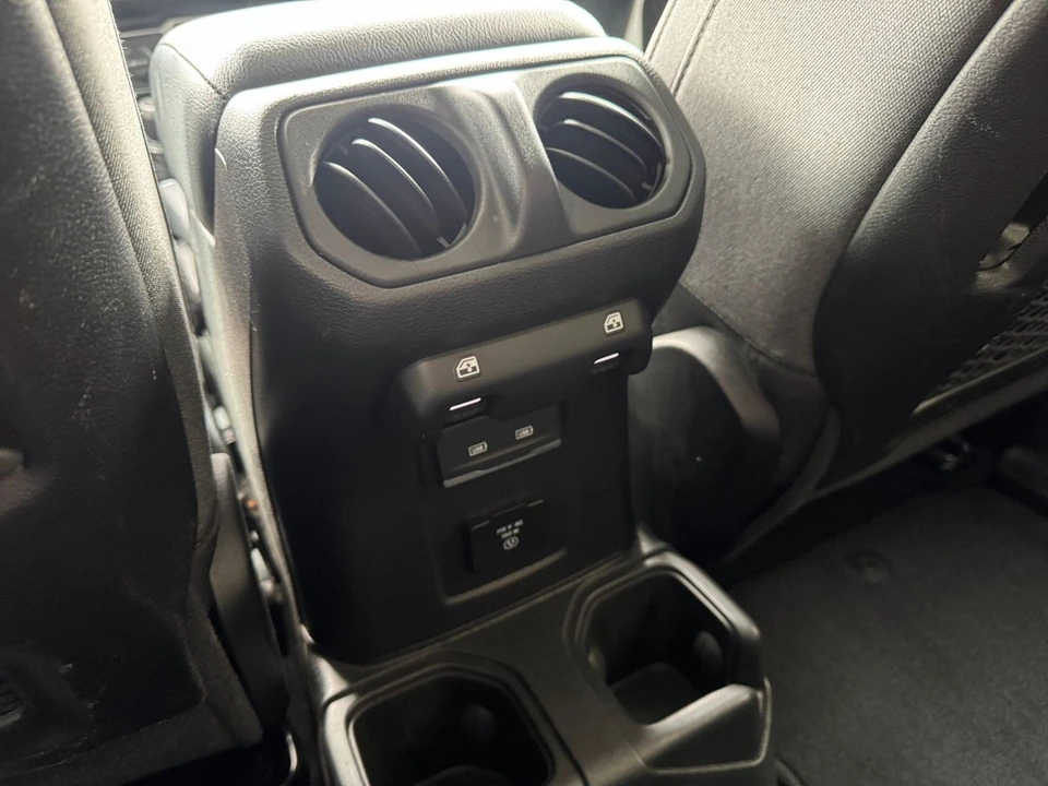 2025 Jeep JL Wrangler - Image 23 of 31