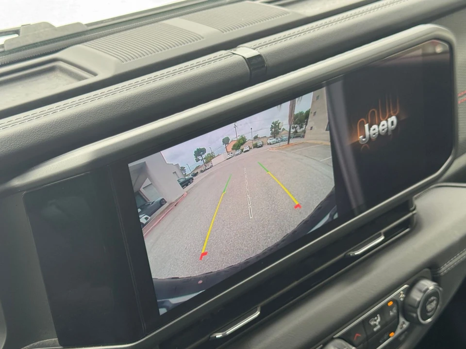 2025 Jeep JL Wrangler - Image 24 of 31