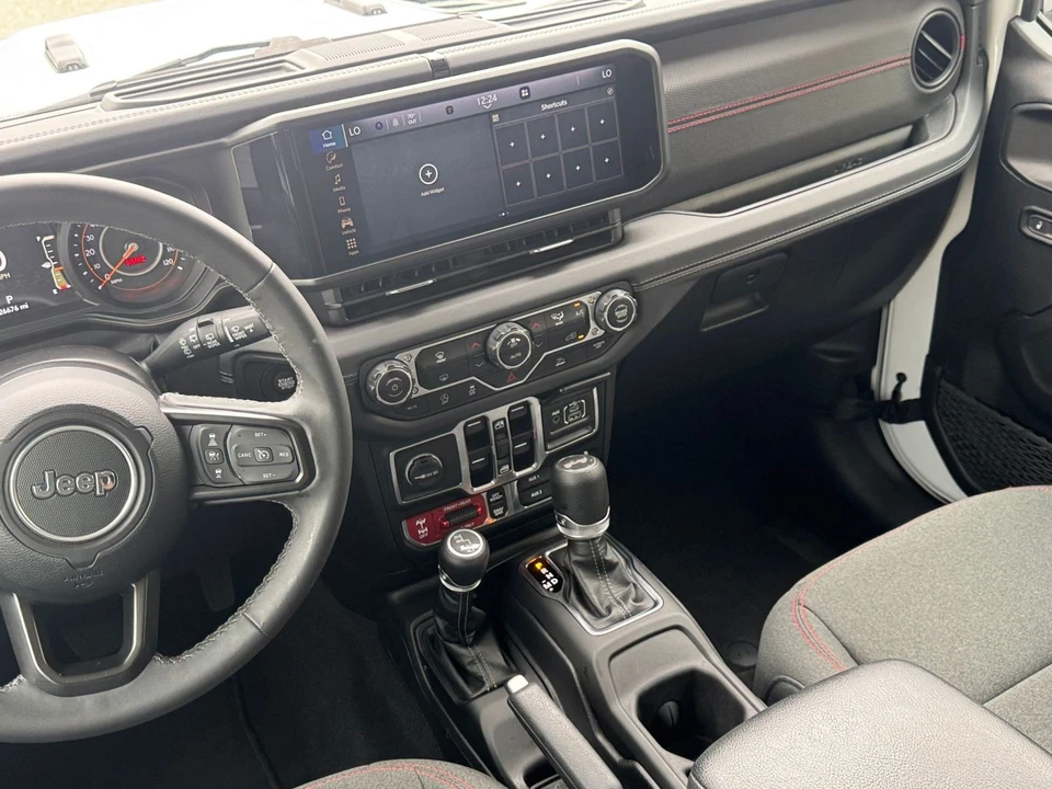 2025 Jeep JL Wrangler - Image 21 of 31