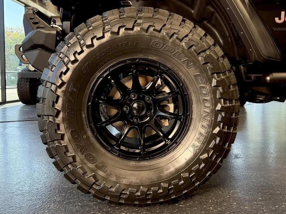 2025 Jeep JL Wrangler - Image 25 of 31