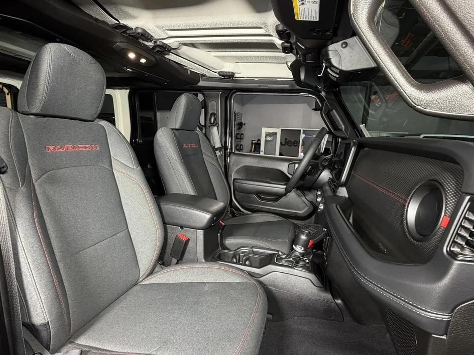 2025 Jeep JL Wrangler - Image 18 of 31