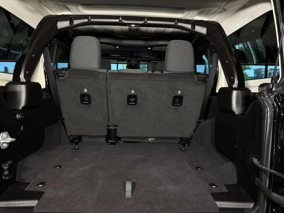 2025 Jeep JL Wrangler - Image 24 of 31