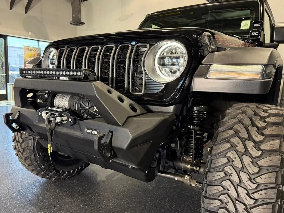 2025 Jeep JL Wrangler - Image 5 of 31
