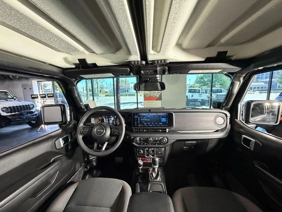 2025 Jeep JL Wrangler - Image 20 of 31