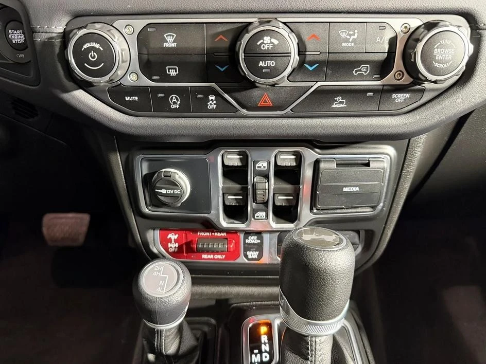 2025 Jeep JL Wrangler - Image 22 of 31