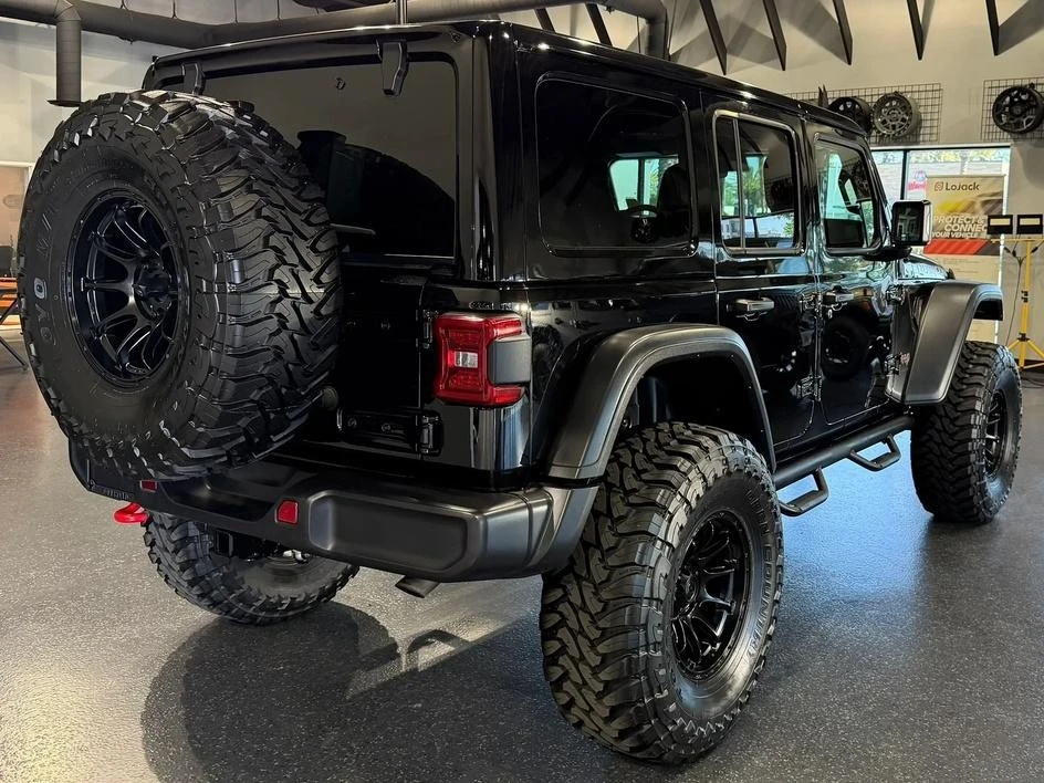2025 Jeep JL Wrangler - Image 14 of 31