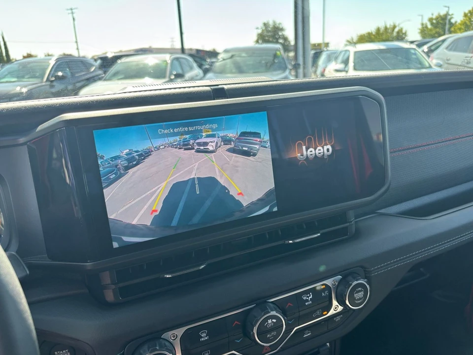 2025 Jeep JL Wrangler - Image 24 of 31
