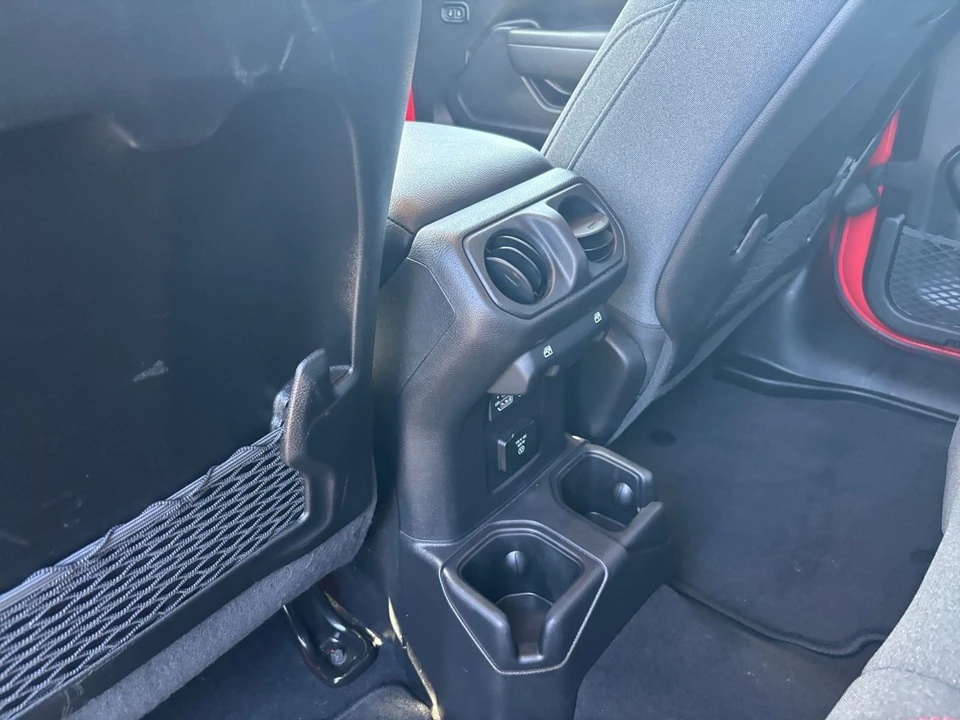 2025 Jeep JL Wrangler - Image 23 of 31