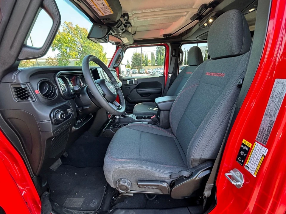 2025 Jeep JL Wrangler - Image 27 of 31