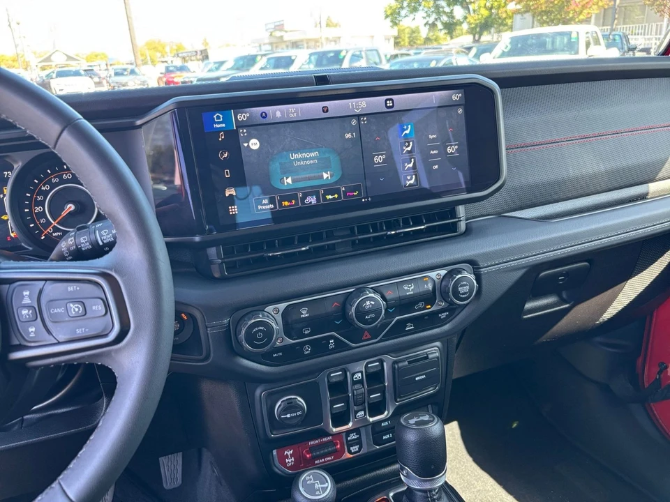 2025 Jeep JL Wrangler - Image 18 of 31