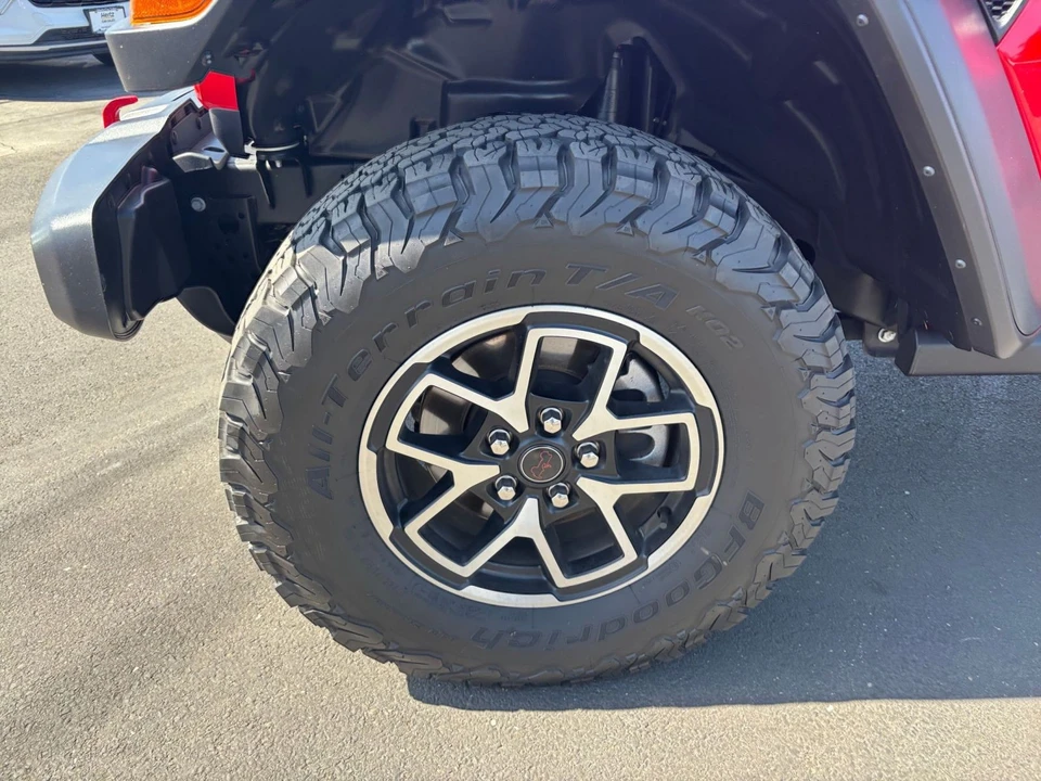 2025 Jeep JL Wrangler - Image 30 of 31