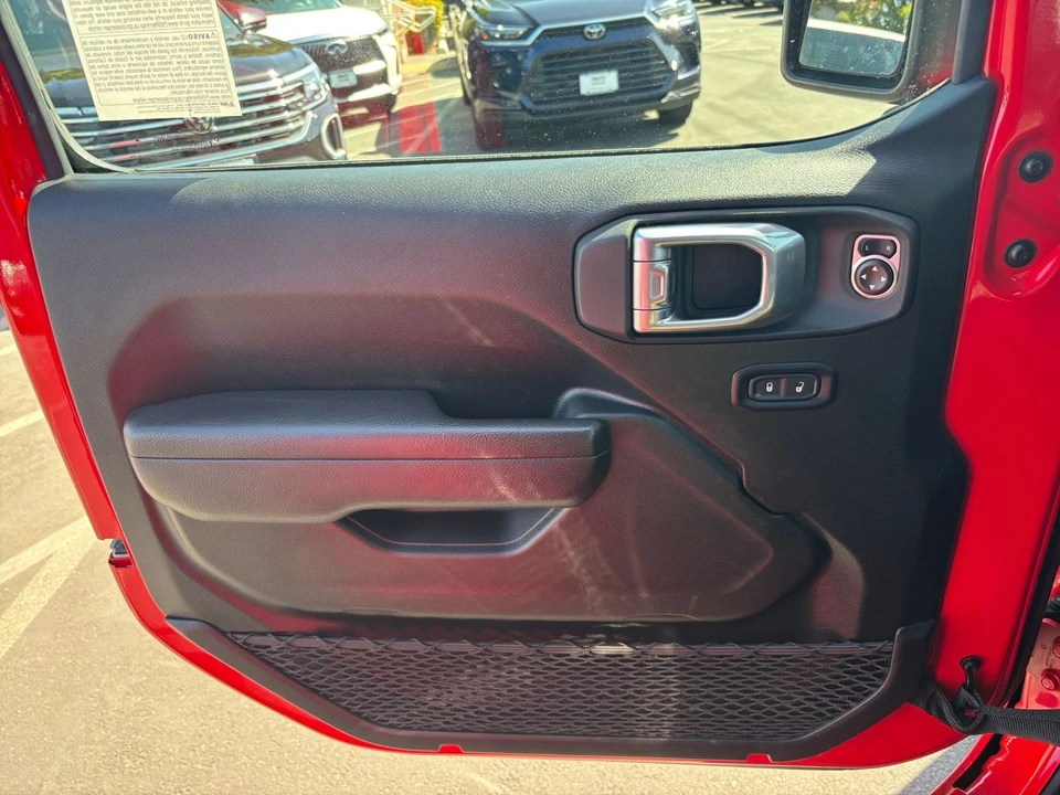 2025 Jeep JL Wrangler - Image 20 of 31