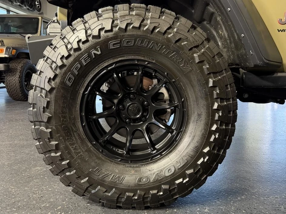 2025 Jeep JL Wrangler - Image 23 of 30