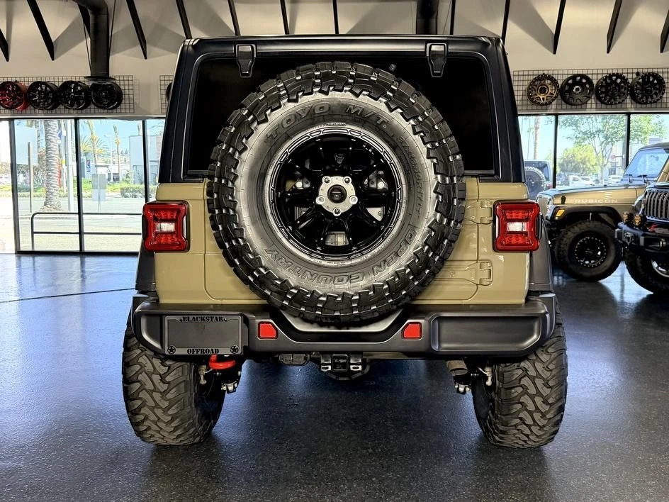 2025 Jeep JL Wrangler - Image 10 of 30
