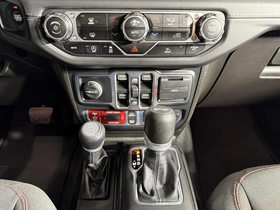 2025 Jeep JL Wrangler - Image 20 of 30