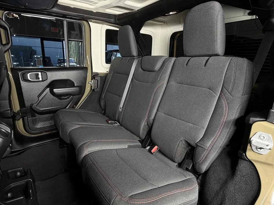 2025 Jeep JL Wrangler - Image 15 of 30