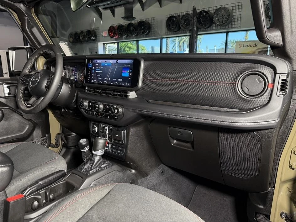 2025 Jeep JL Wrangler - Image 17 of 30