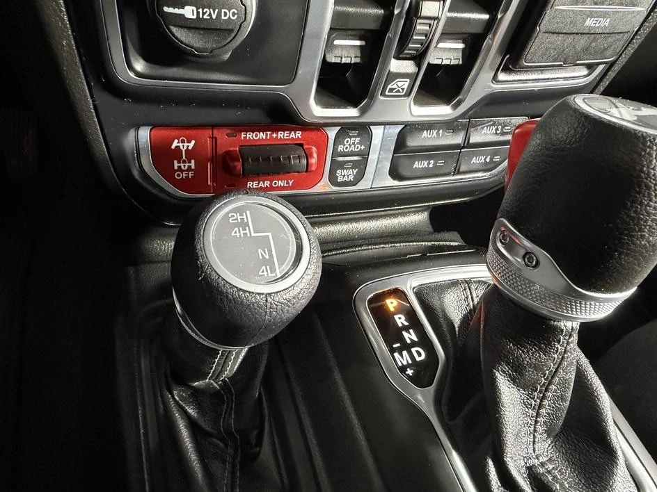 2025 Jeep JL Wrangler - Image 21 of 30