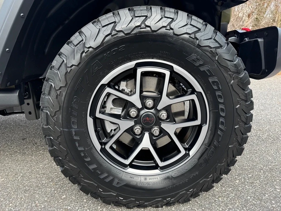 2025 Jeep JL Wrangler - Image 11 of 21
