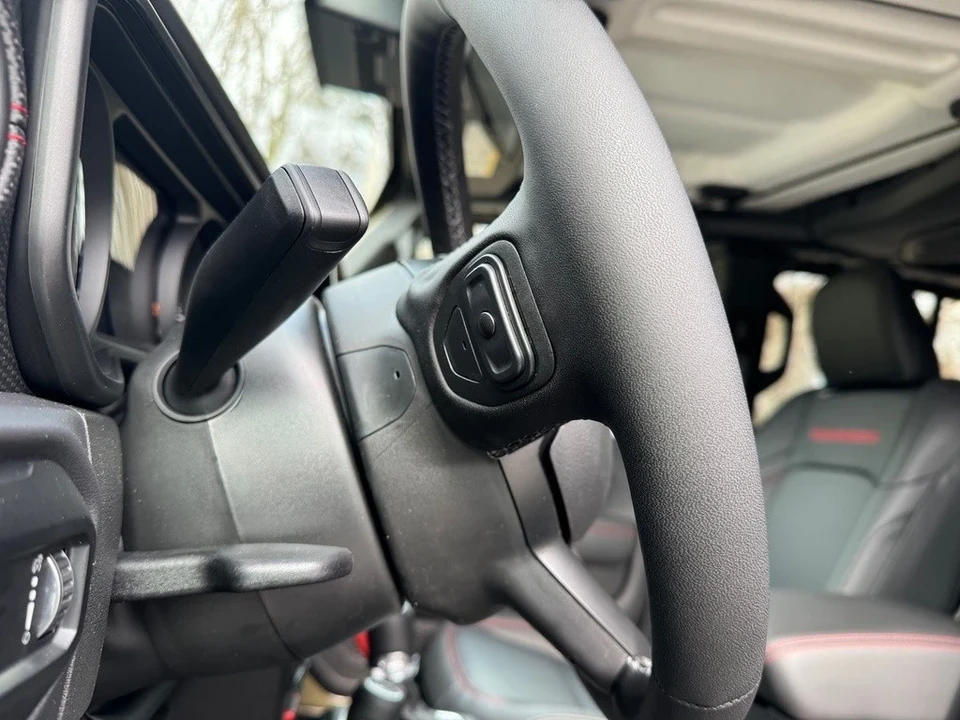 2025 Jeep JL Wrangler - Image 16 of 21