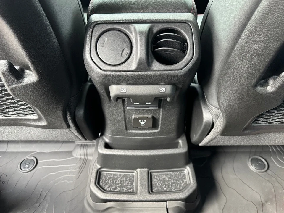 2025 Jeep JL Wrangler - Image 18 of 21
