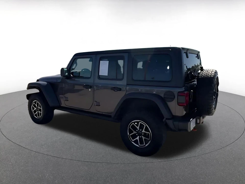 2025 Jeep JL Wrangler - Image 11 of 31