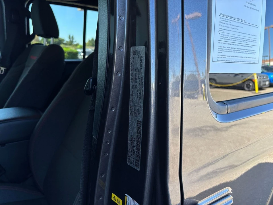 2025 Jeep JL Wrangler - Image 29 of 31