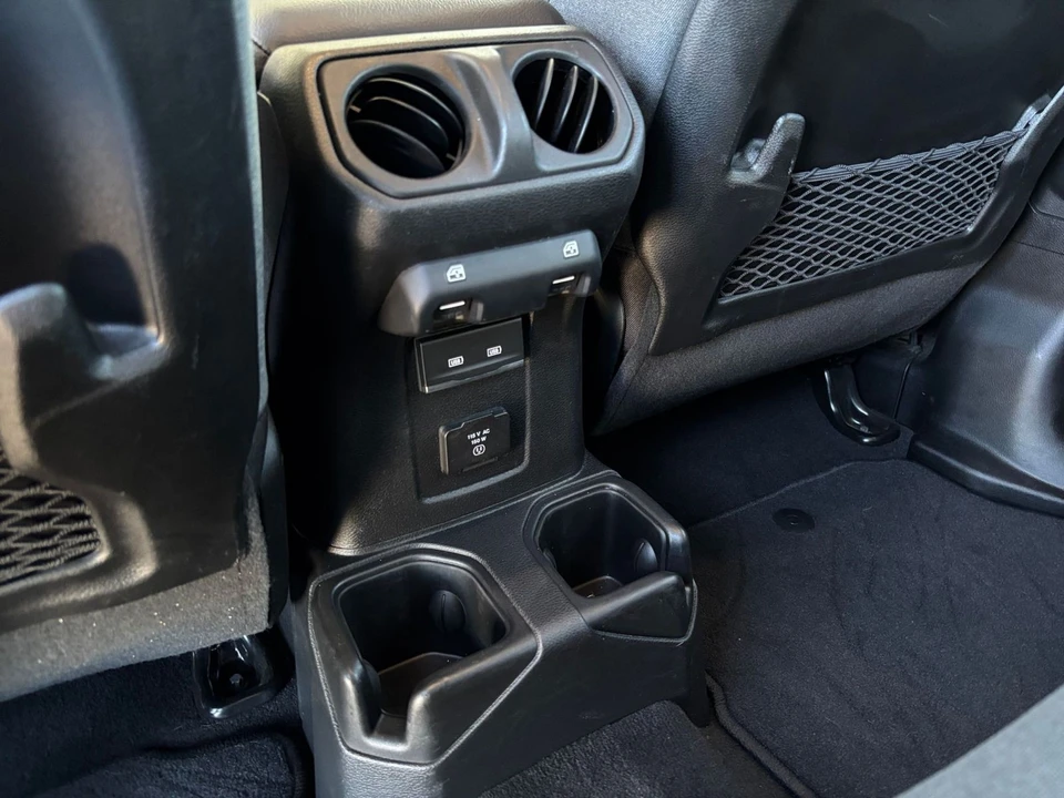 2025 Jeep JL Wrangler - Image 23 of 31