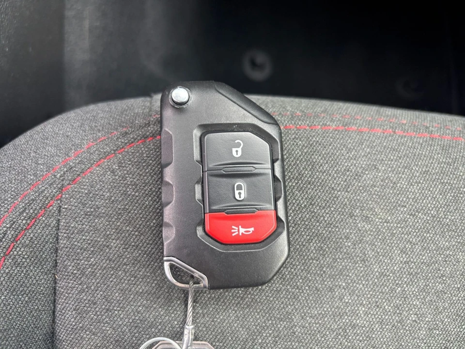 2025 Jeep JL Wrangler - Image 22 of 31