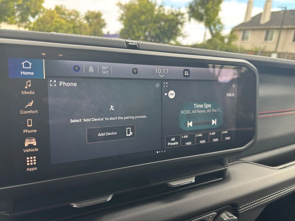 2025 Jeep JL Wrangler - Image 21 of 31