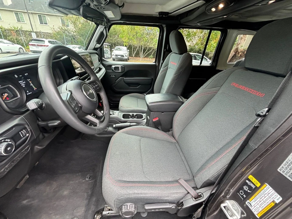 2025 Jeep JL Wrangler - Image 27 of 31