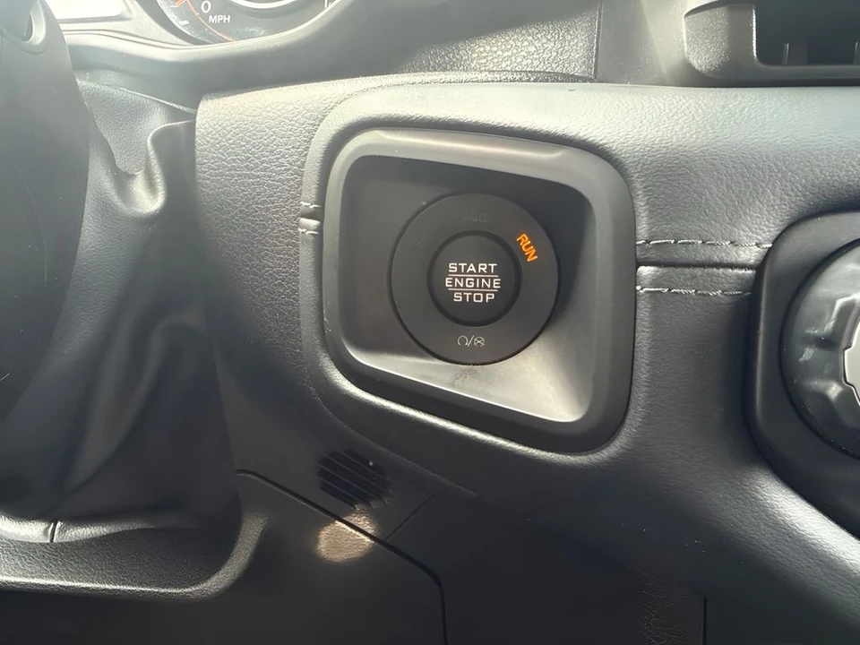 2025 Jeep JL Wrangler - Image 15 of 26