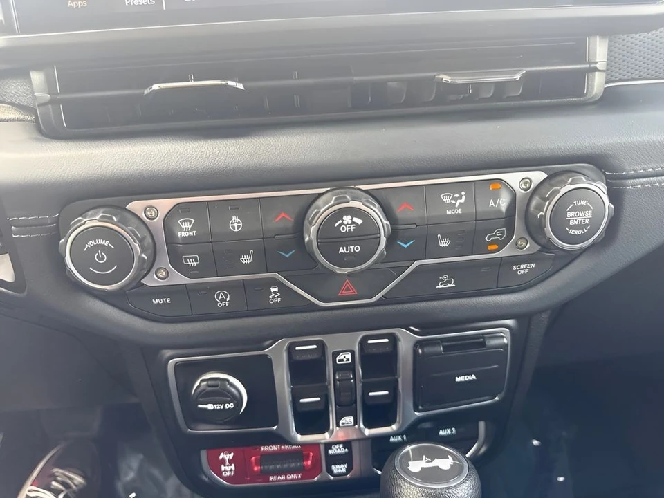 2025 Jeep JL Wrangler - Image 12 of 26