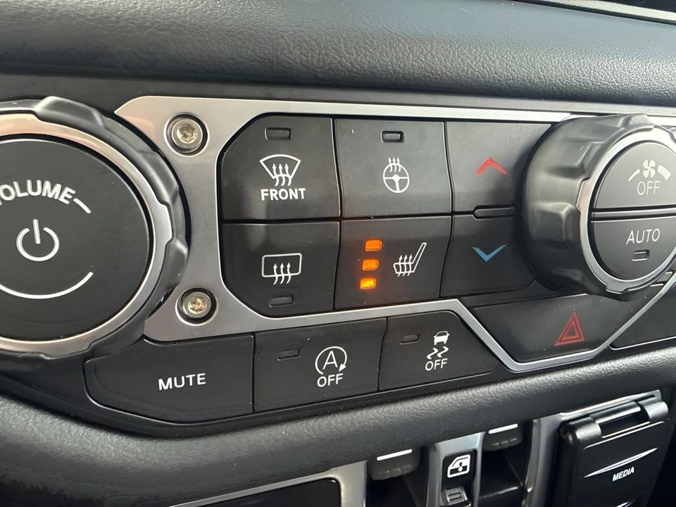 2025 Jeep JL Wrangler - Image 14 of 26