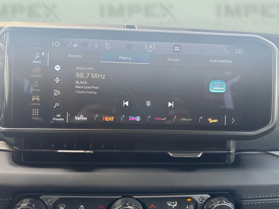 2025 Jeep JL Wrangler - Image 11 of 26