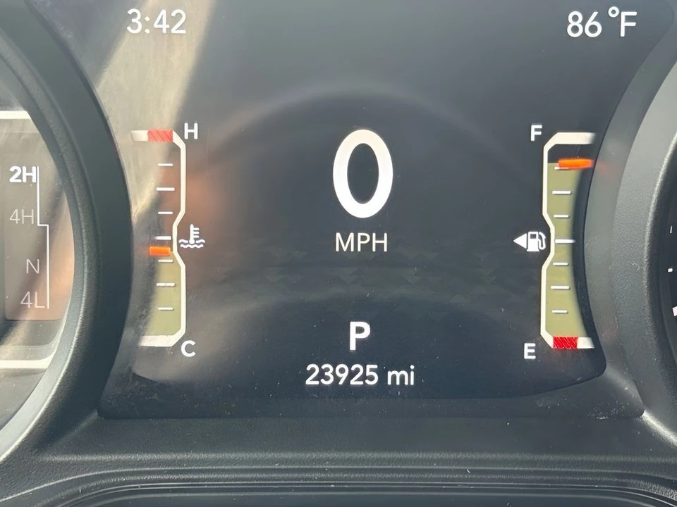 2025 Jeep JL Wrangler - Image 18 of 26
