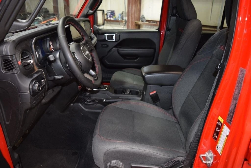 2025 Jeep JL Wrangler - Image 24 of 31