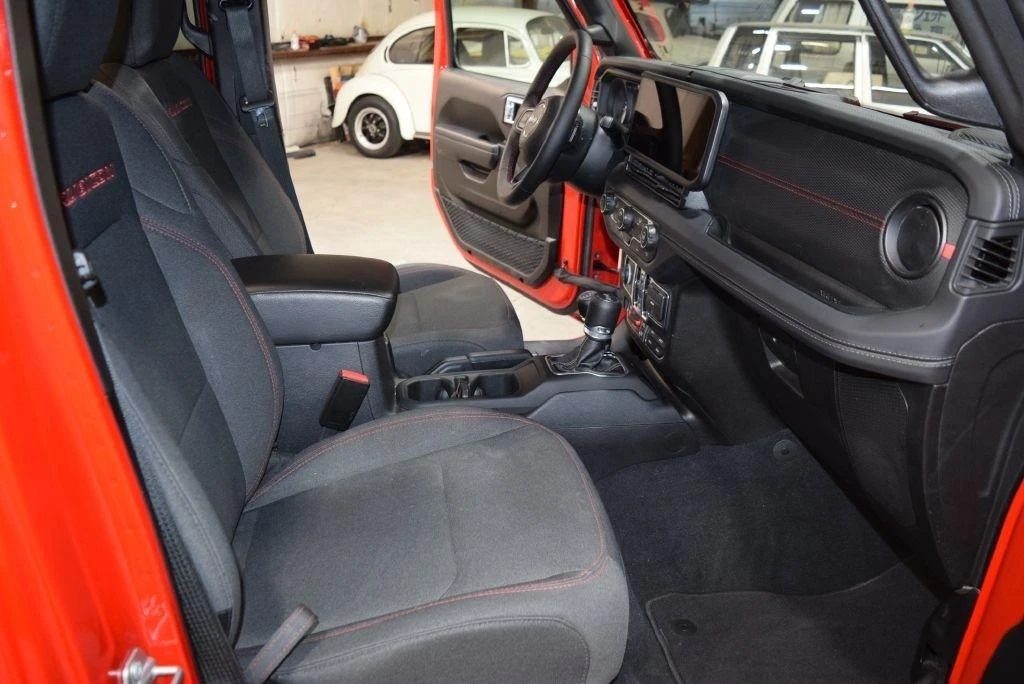 2025 Jeep JL Wrangler - Image 20 of 31