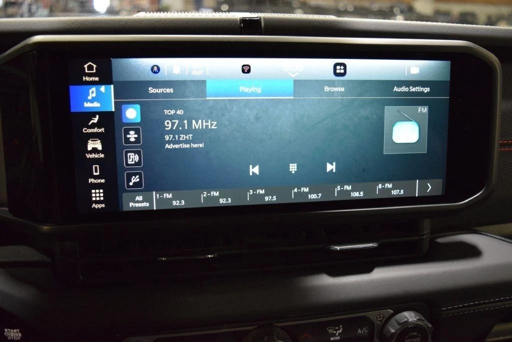 2025 Jeep JL Wrangler - Image 29 of 31