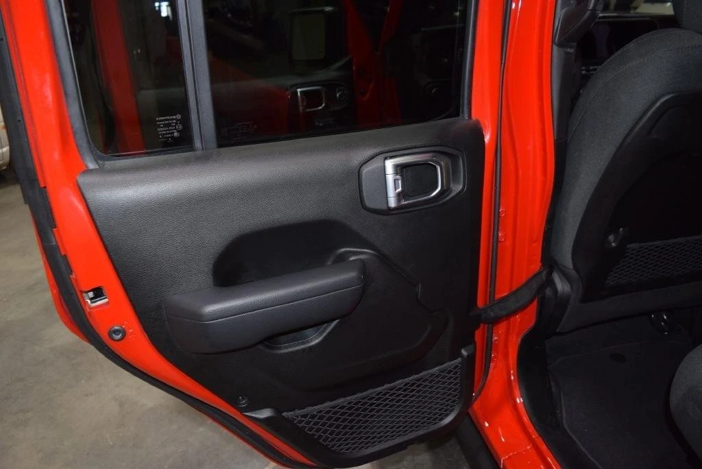 2025 Jeep JL Wrangler - Image 17 of 31