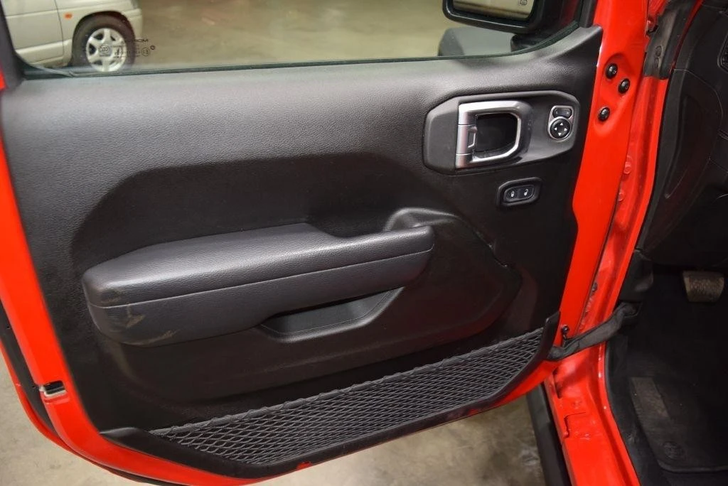 2025 Jeep JL Wrangler - Image 25 of 31