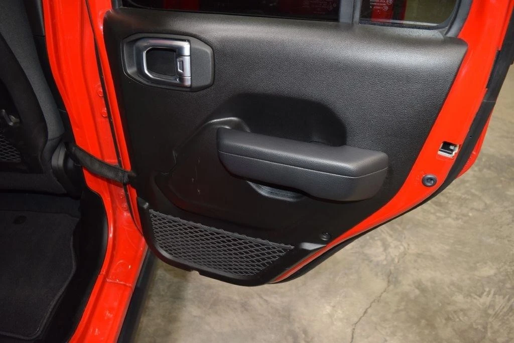 2025 Jeep JL Wrangler - Image 19 of 31