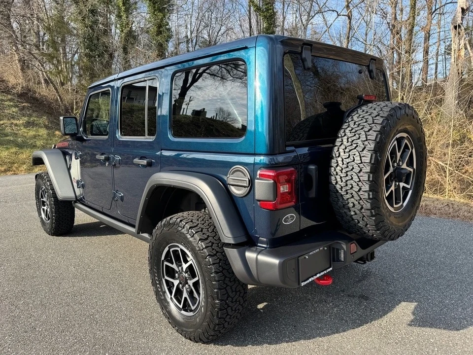 2025 Jeep JL Wrangler - Image 9 of 21