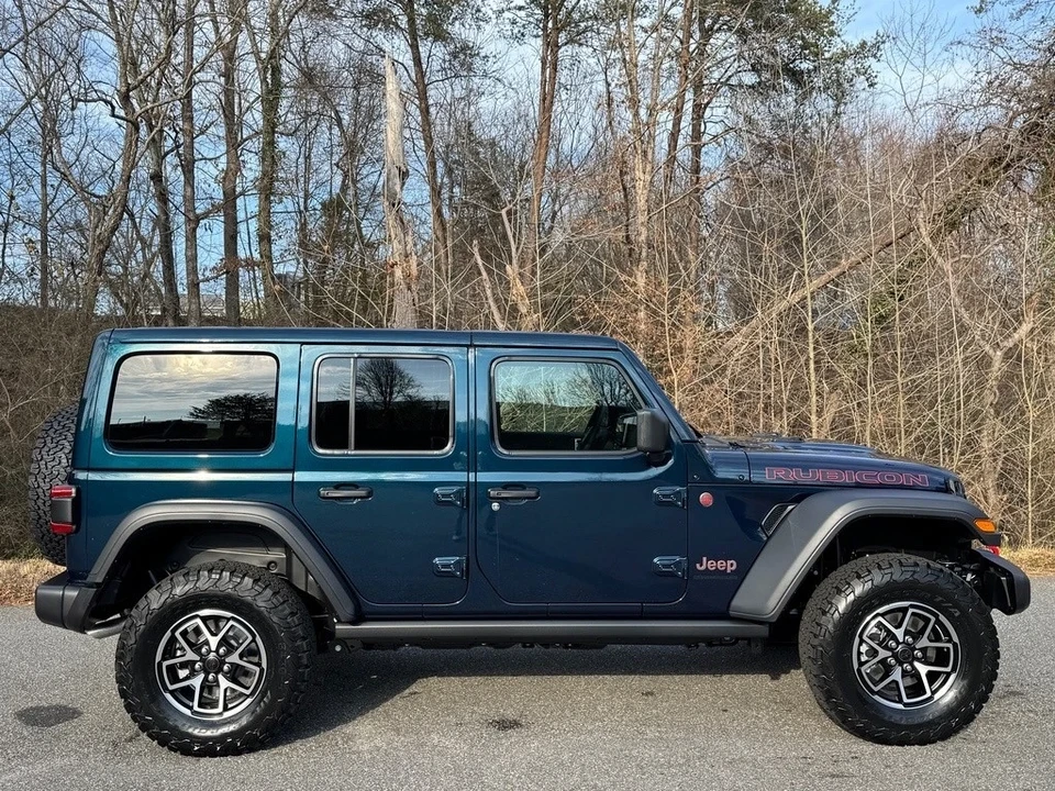 2025 Jeep JL Wrangler - Image 6 of 21