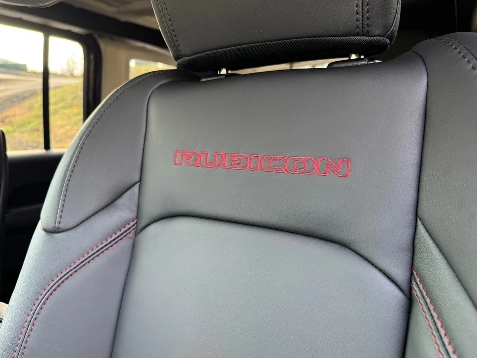 2025 Jeep JL Wrangler - Image 15 of 21