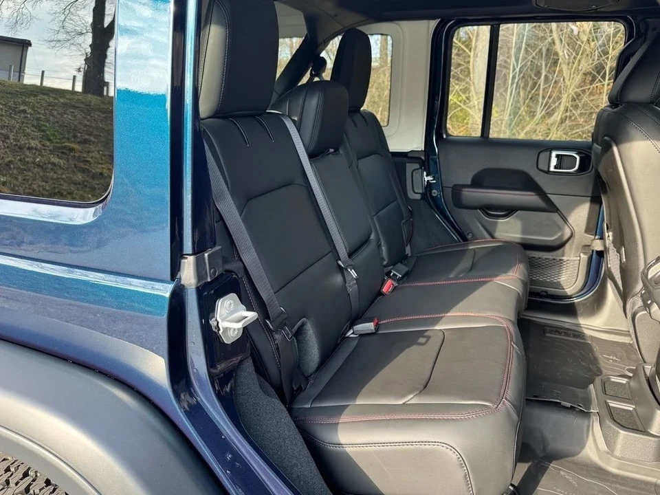 2025 Jeep JL Wrangler - Image 20 of 21