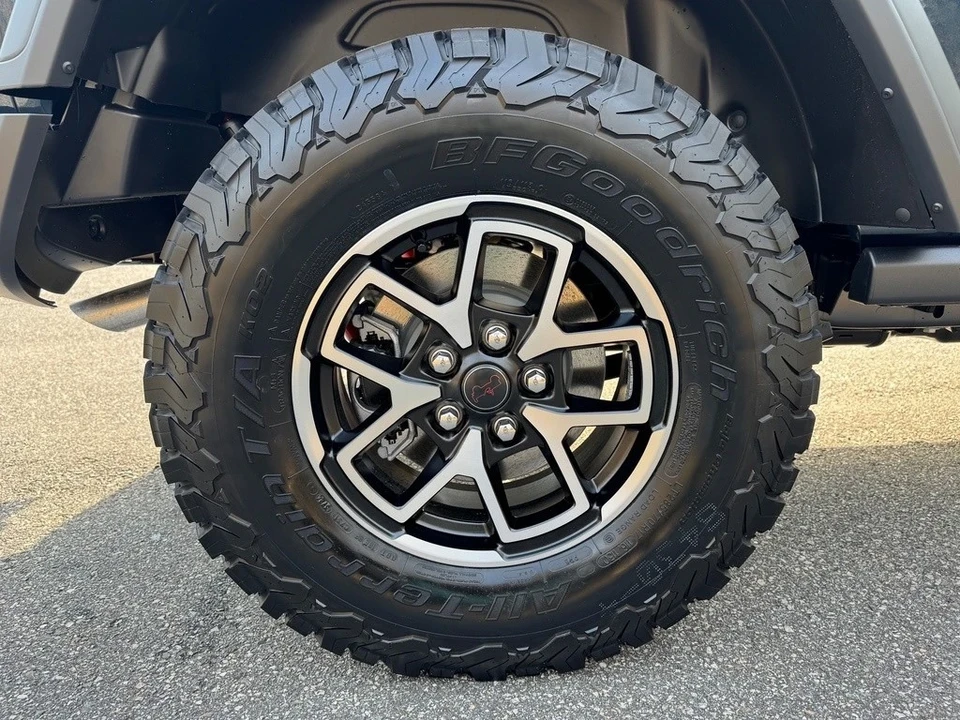 2025 Jeep JL Wrangler - Image 11 of 21