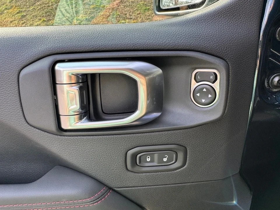 2025 Jeep JL Wrangler - Image 16 of 21